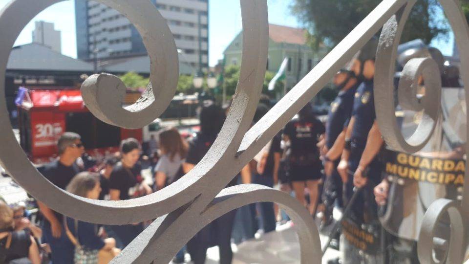 Após tumulto, vereadores aprovam reajuste de 3,5% para servidores Após tumulto, vereadores aprovam reajuste de 3,5% para servidores