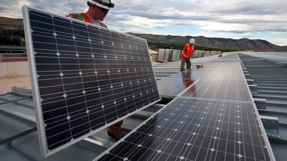 Energia limpa? Painéis solares produzem toneladas de lixo tóxico Questionar certas narrativas quanto às fontes de energia chamadas de “renováveis” é essencial tanto para a inovação quanto para a proteção do meio ambiente.