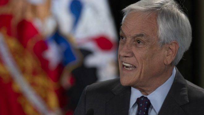 O presidente do Chile, Sebastián Piñera em discurso à nação em Santiago, 17 de novembro de 2019