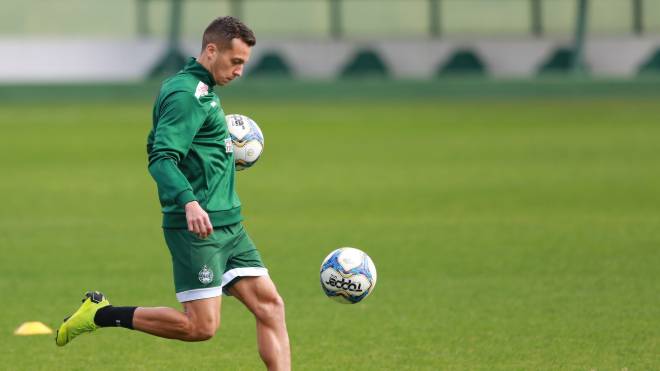 Juan Alano é dúvida contra o Bragantino