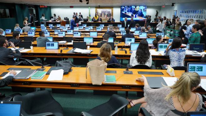 Comissão de Constituição e Justiça deve votar a PEC da 2ª instância na manhã desta quarta-feira (20).