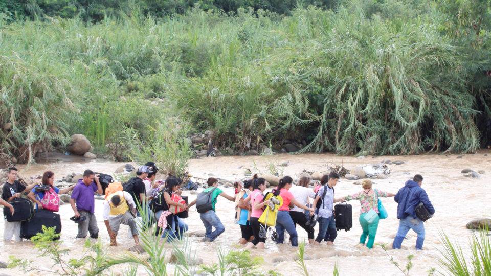 Trilhas ilegais que ligam a Venezuela a Colômbia