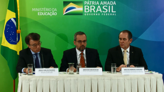 Ministro Abraham Weintraub durante coletiva em que anunciou as novas escolas cívico-militares