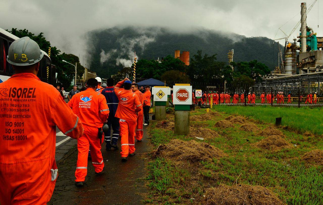 Greve dos petroleiros faz Petrobras recorrer ao TST.