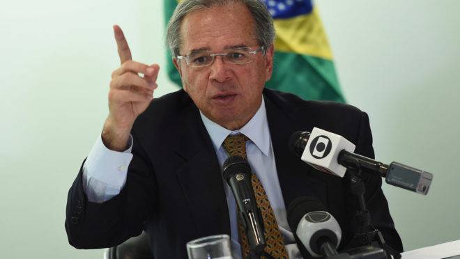 Paulo Guedes: “Sejam responsáveis”.