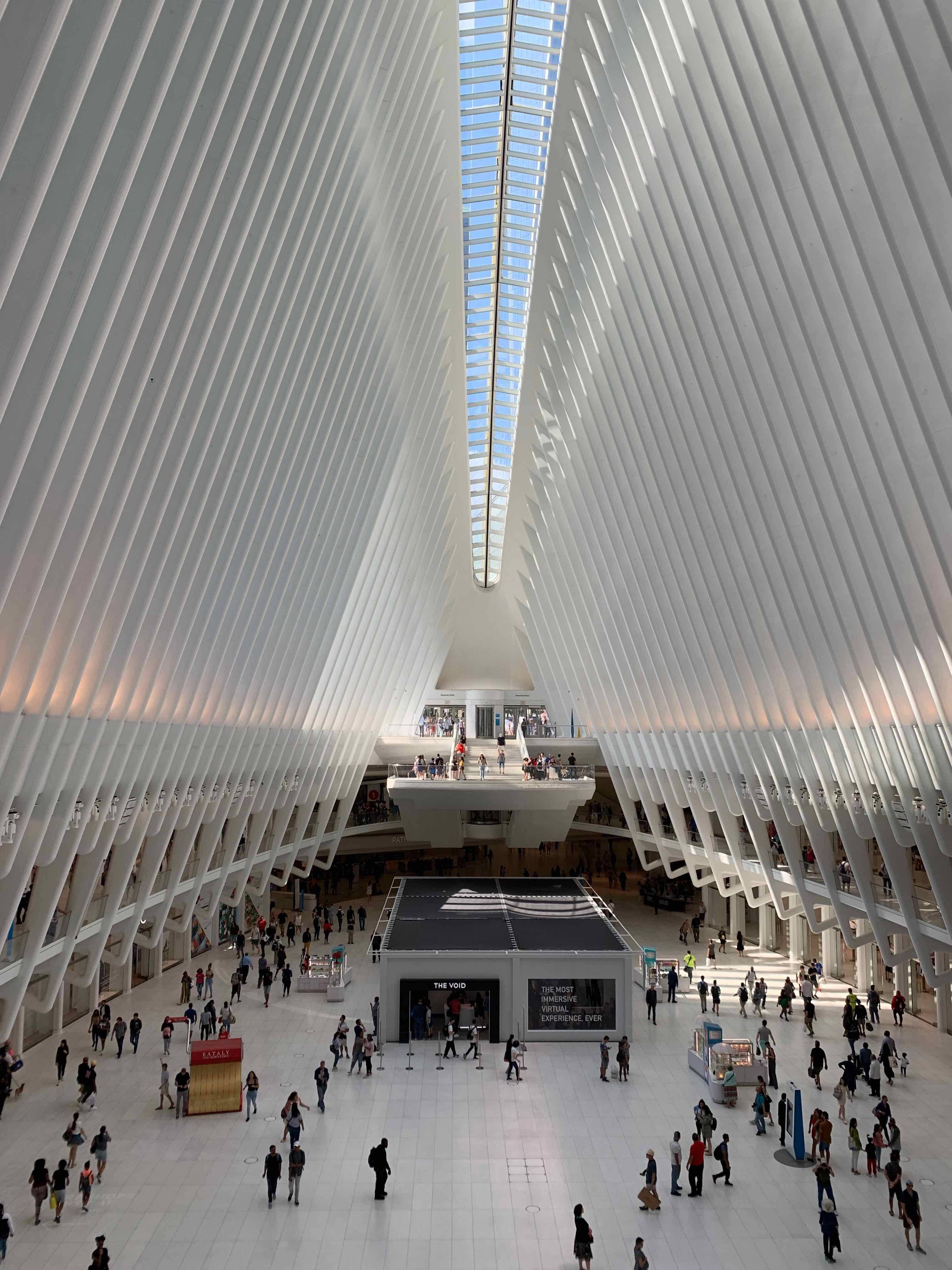 Dentro da obra do arquiteto Calatrava. Vista interna de quando você sai do metro. Dentro da obra do arquiteto Calatrava. Vista interna de quando você sai do metro.