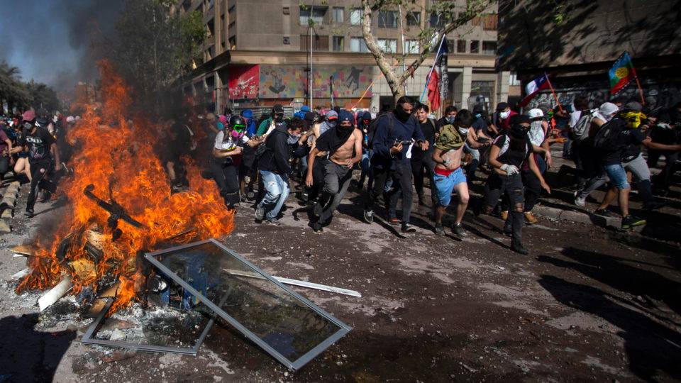 Protesto no Chile termina em violência