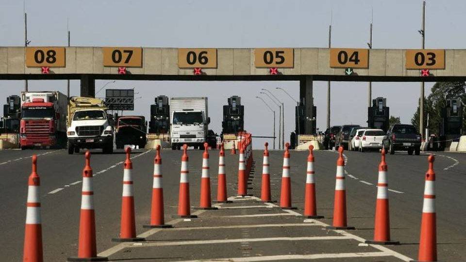 Transportadoras pedem de volta dinheiro do pedágio desviado em corrupção Transportadoras pedem de volta dinheiro do pedágio desviado em corrupção