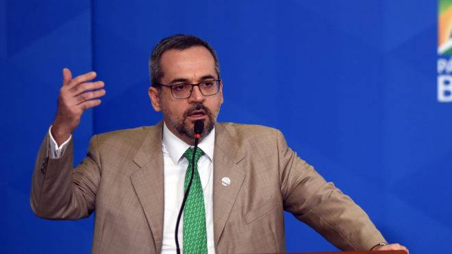 Weintraub: revalida medicina