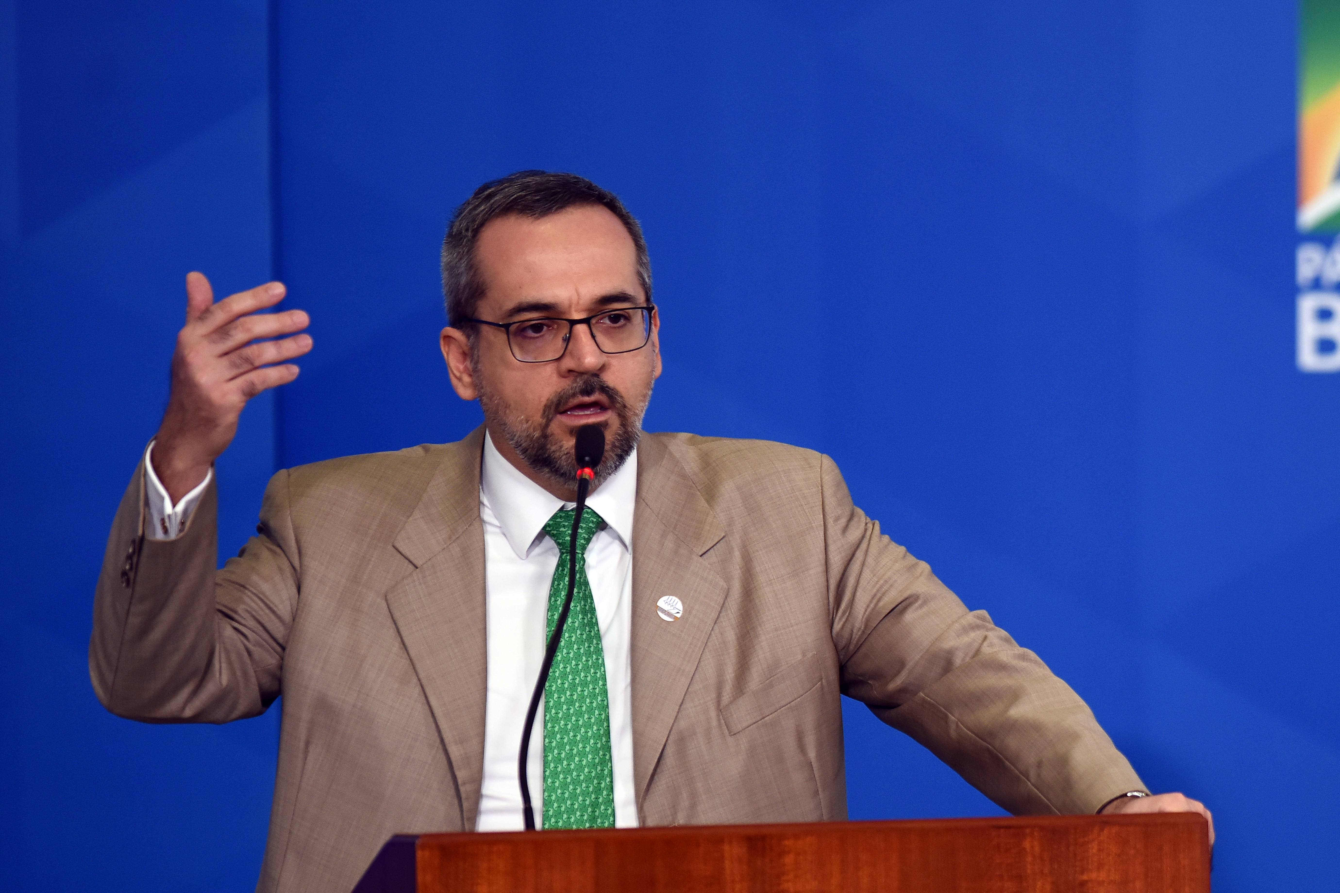 Weintraub: revalida medicina