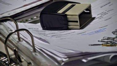 Está em discussão a proposta que padroniza a cobrança de certidão de registro de imóveis no Paraná.