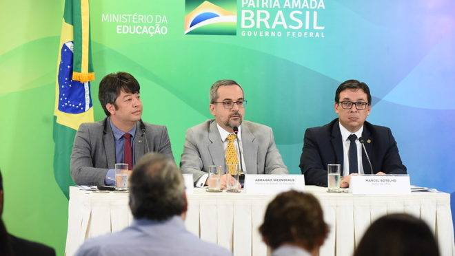 Coletiva de imprensa com ministro da Educação Abraham Weintraub