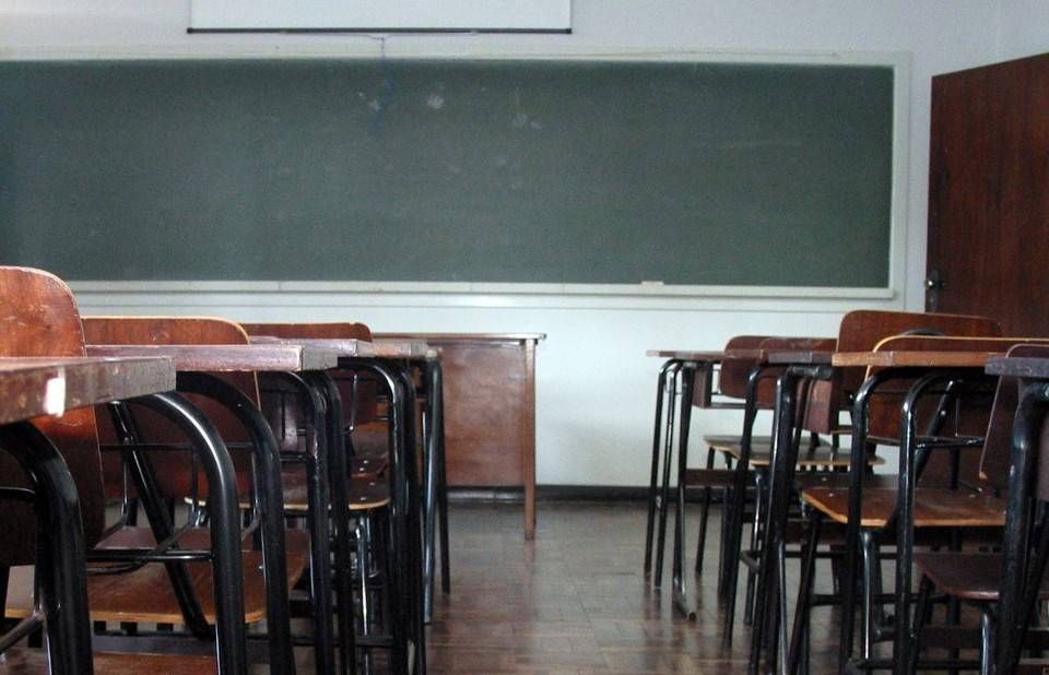 Proposta do governo estadual é migrar funções, como limpeza e vigilância, para terceirizados.