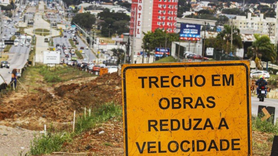 Obras do lote 4.1 da Linha Verde pararam em julho, após a prefeitura romper contrato com empreiteira.