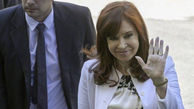 A ex-presidente e vice-presidente eleita da Argentina Cristina Kirchner chega a tribunal para audiência para investigação de corrupção, Bueno Aires, 2 de dezembro de 2019