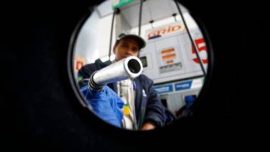 Conta-petróleo e menos impostos. Como Bolsonaro pode segurar o preço dos combustíveis preço dos combustíveis