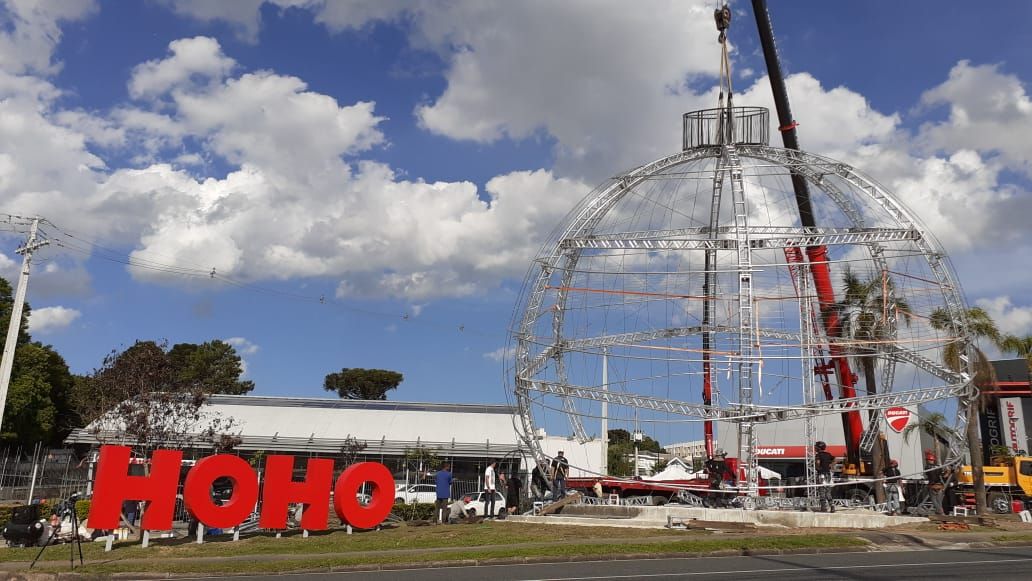 Término da montagem da decoração de natal do Consórcio Servopa na Mário tourinho