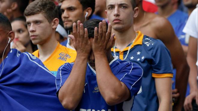 Cruzeiro perdeu para o Palmeiras e caiu para a Série B pela primeira vez na história do clube