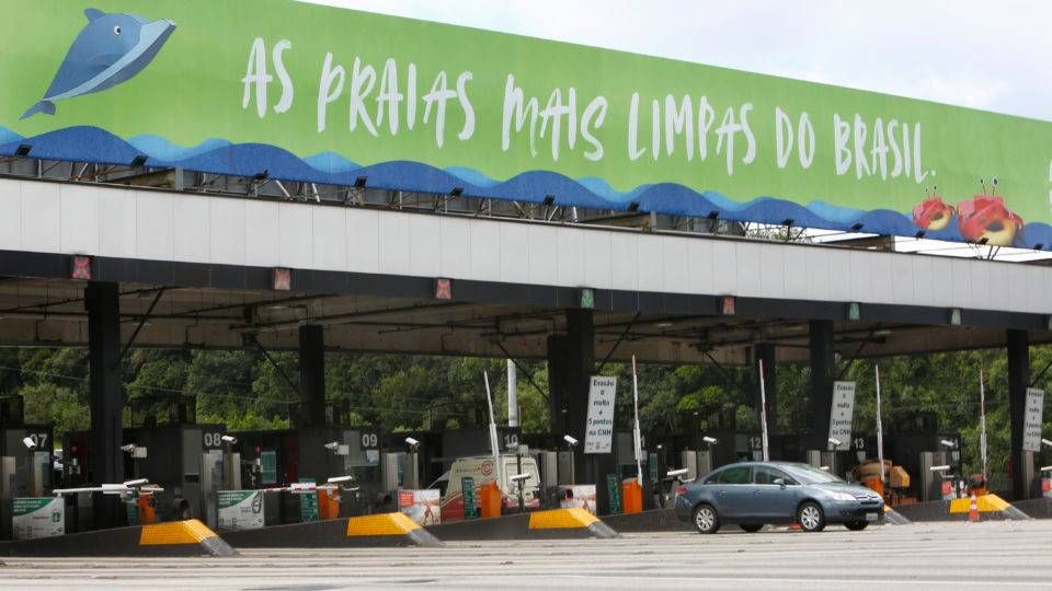 Praça de pedágio da Ecovia na BR-277, que liga Curitiba a Paranaguá .
