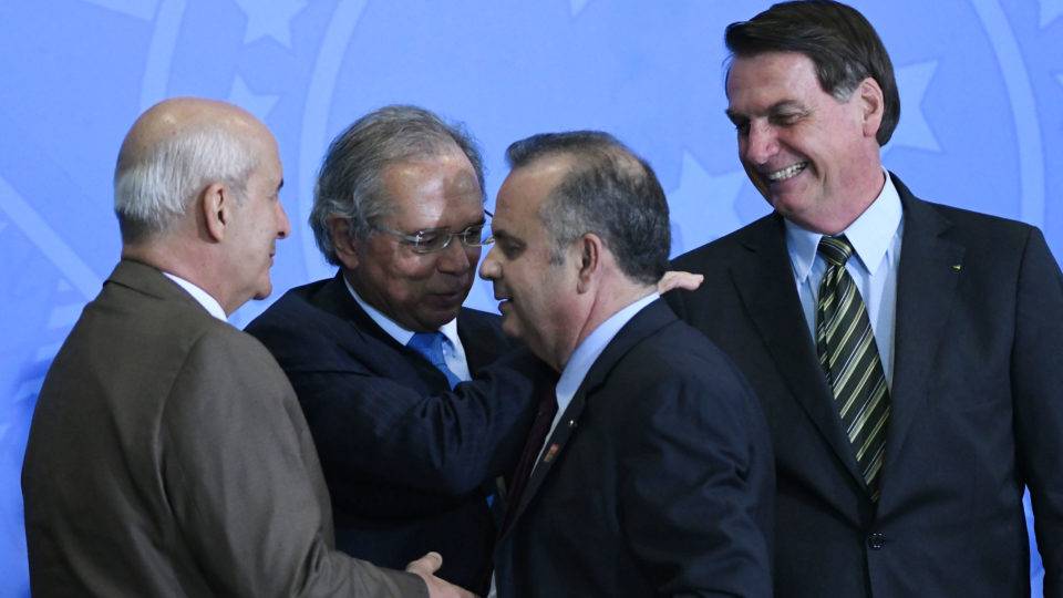 Os defeitos que o próprio governo vê em seu programa de geração de empregos Lançamento do programa Verde Amarelo.