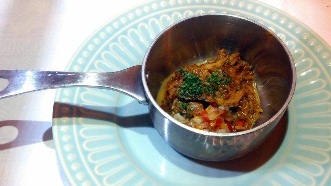 Copa lombo e pernil desfiados, vinagrete com toranja – um dos itens que podem vir no Menu Confiança do restaurante Pescara.
