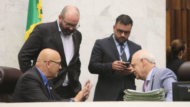 Deputados Luiz Claudio Romanelli e Ademar Traiano, membros da Mesa Executiva da Alep