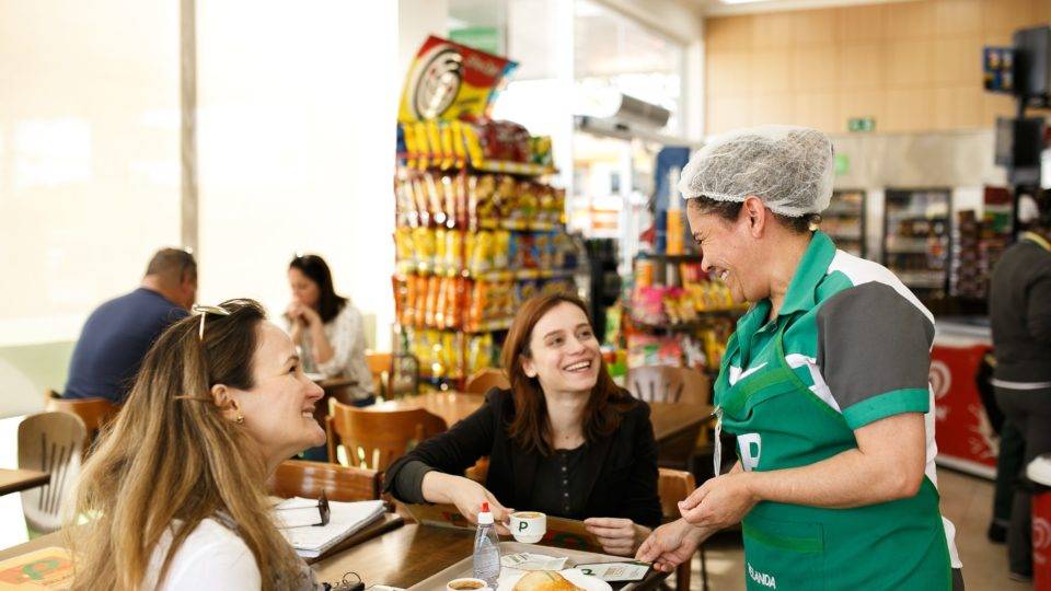 Atendimento humanizado na loja de conveniência do Posto Pelanda Analipe