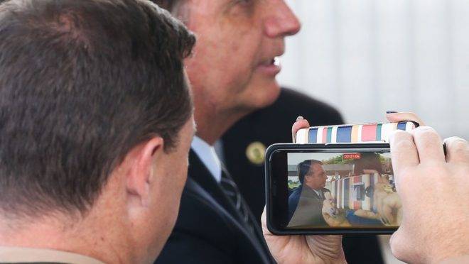 Presidente Jair Bolsonaro acenou ao contraparte argentino, Alberto Fernández, convidando-o a visitar o Brasil.