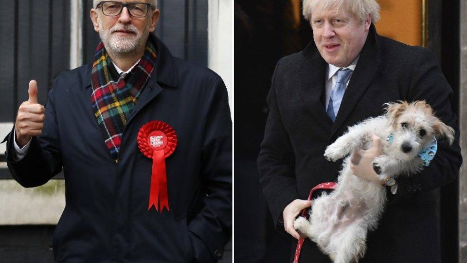 Boca de urna indica ampla vitória de conservadores nas eleições do Reino Unido Jeremy Corbyn, líder do Partido Trabalhista (à esq.), e o primeiro-ministro Boris Johnson, líder do Partido Conservador, votam nas eleições gerais do Reino Unido, 12 de dezembro de 2019