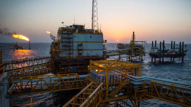 Plataforma de petróleo no Golfo Pérsico/Irã