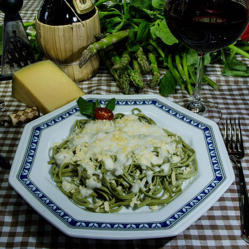 Talharim verde com molho 4 queijos é uma das opções de alimentação OLV da Ricciardi Massas