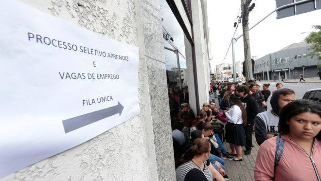 Governo vai ganhar dinheiro em programa para estimular trabalho com a taxação do seguro-desemprego