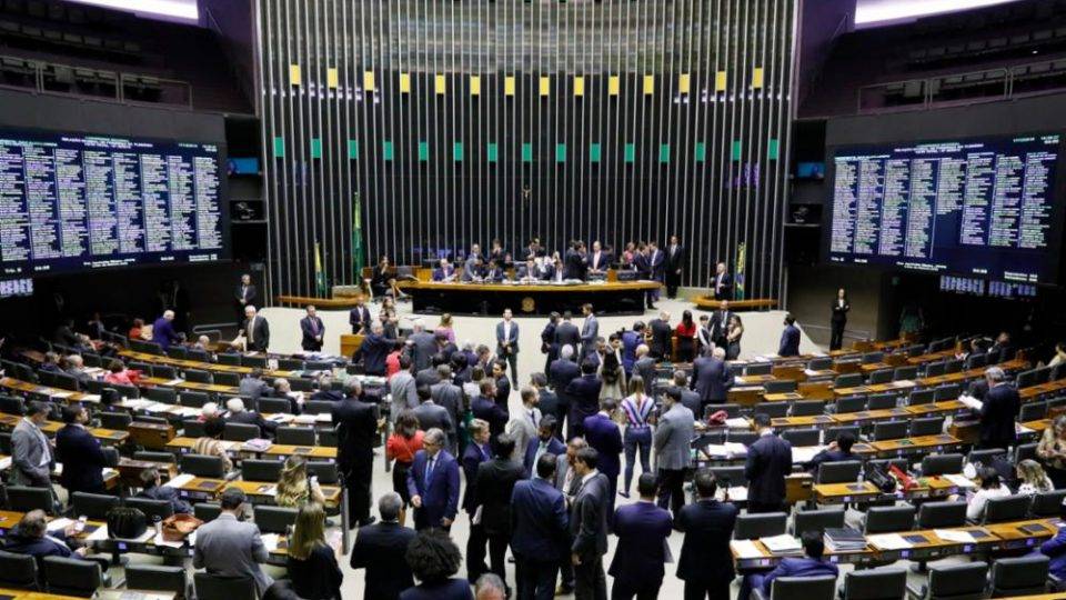 Deputados e senadores discutem o orçamento de 2020.