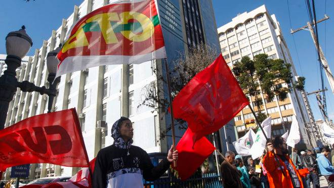 Taxa de sindicalização no Brasil atingiu menor patamar em sete anos, aponta IBGE