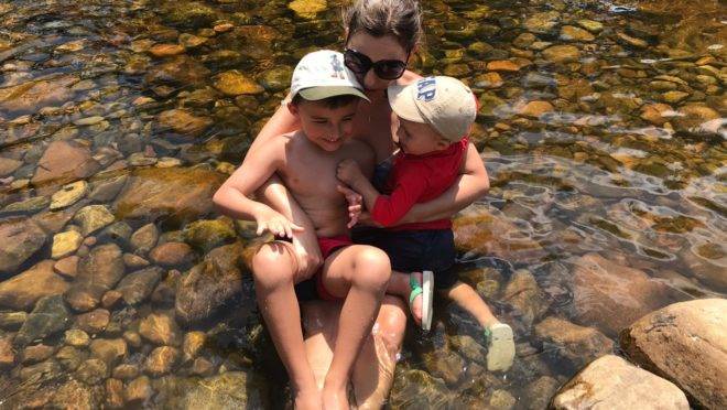 mae e filhos no rio