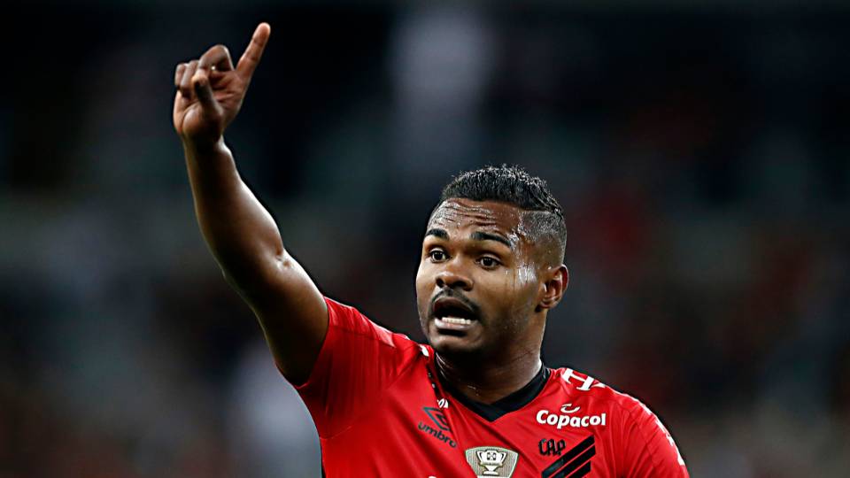 Corinthians tenta Nikão, Athletico barra e irrita o staff do jogador Nikão segue na mira do Corinhtians para 2020