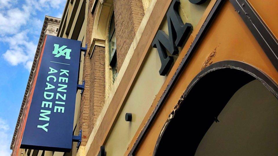 Escola de programação promete cobrança somente após aluno ter salário de R$ 3 mil Sede americana da Kenzie Academy