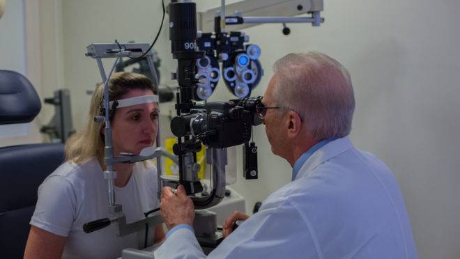 Sem possibilidade de tratamento medicamentoso, a única soluçao para a catarata é a cirurgia
