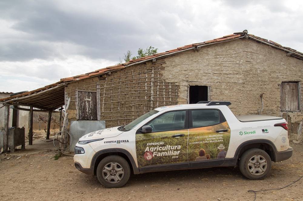 Expedição Agricultura Familiar em Gararu, Sergipe, na propriedade do pecuarista leiteiro Cesar Brito da Silveira. Foto: Rogério Machado/Gazeta do Povo Expedição Agricultura Familiar em Gararu, Sergipe, na propriedade do pecuarista leiteiro Cesar Brito da Silveira. Foto: Rogério Machado/Gazeta do Povo