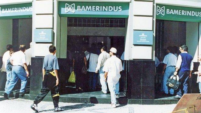 Antigo banco Bamerindus, em Curitiba