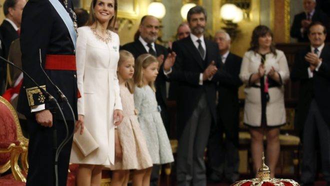 Rei Felipe VI, da Espanha, ao lado da mulher Letizia, durante juramento em Madri | Juan Medina/Reuters