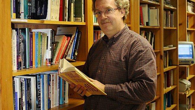 "Nós não podemos colocar Deus numa caixa e insistir que Suas ações se conformem à nossa ideia de como Deus deveria se comportar." | Divulgação/HarperCollins