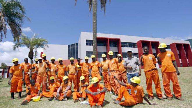 Os 43 haitianos que trabalham em Cascavel estão ansiosos pelo primeiro salário: esperança de ajudar a família | Albari Rosa/ Gazeta do Povo
