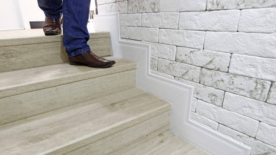 Rodapé é item indispensávelna decoração Rodapé funciona como uma moldura, destacando piso e parede. | Antonio More/Gazeta do Povo