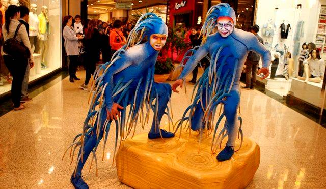 Corredores do shopping invadidos por arte |