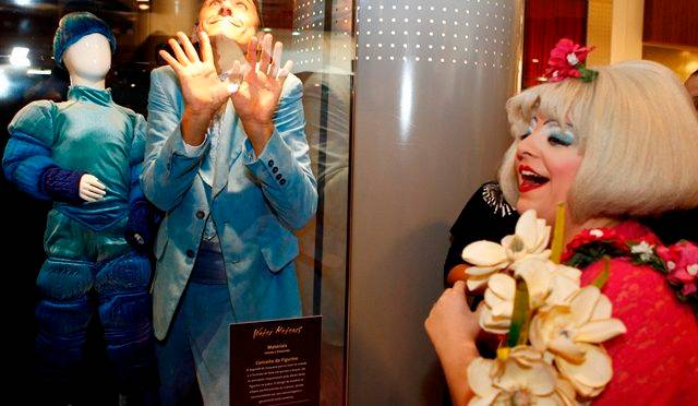 Lojas e vitrines viraram palco para os artistas |