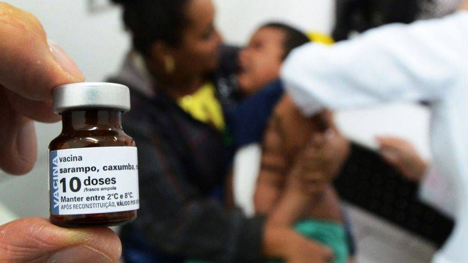 O ano em que o Paraná precisou reaprender a lidar com epidemias Vacinação contra a Poliomielite e Sarampo.|