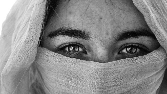 No Paquistão, o talibã entende, entre outras barbaridades, que mulheres não podem frequentar escolas.