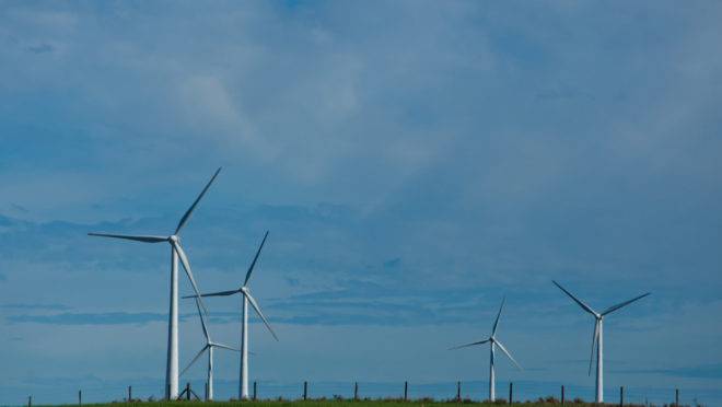 Torres de geração de energia em Palmas, no Paraná
