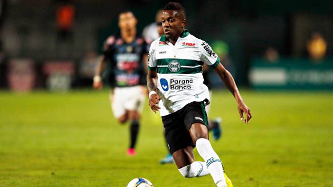 Kelvin deixa o Coritiba após três meses